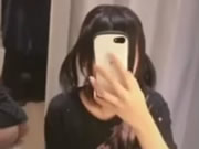 超嫩蘿莉妹鏡子前用手機自拍BB超嫩對奶子也滿大
